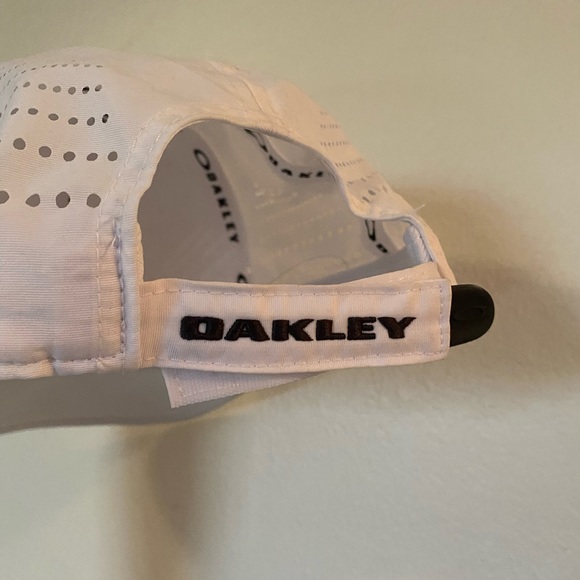 🧢Oakey White Snapback Hat - Picture 4 of 8